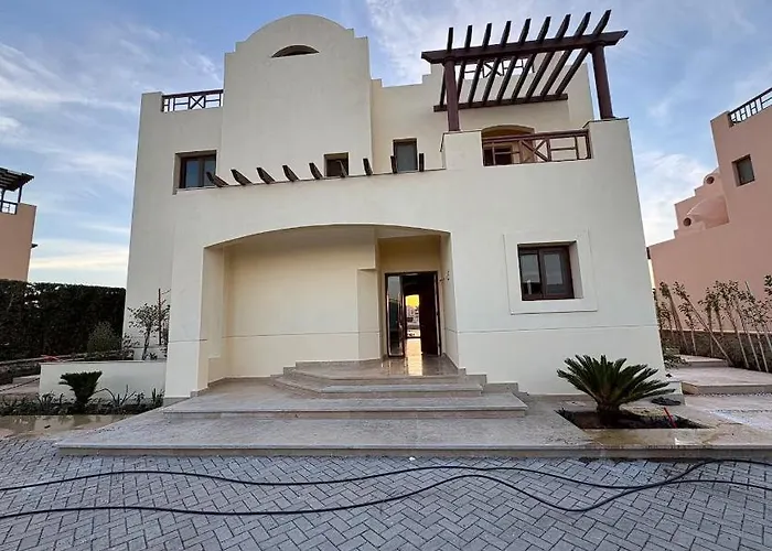 Spacious Outdoor Area Featuring A Swimming Pool ! *
